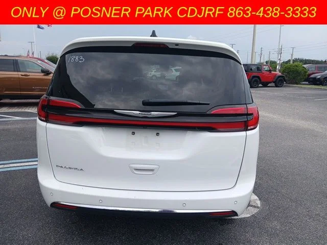 Used 2025 White Chrysler Select image 9