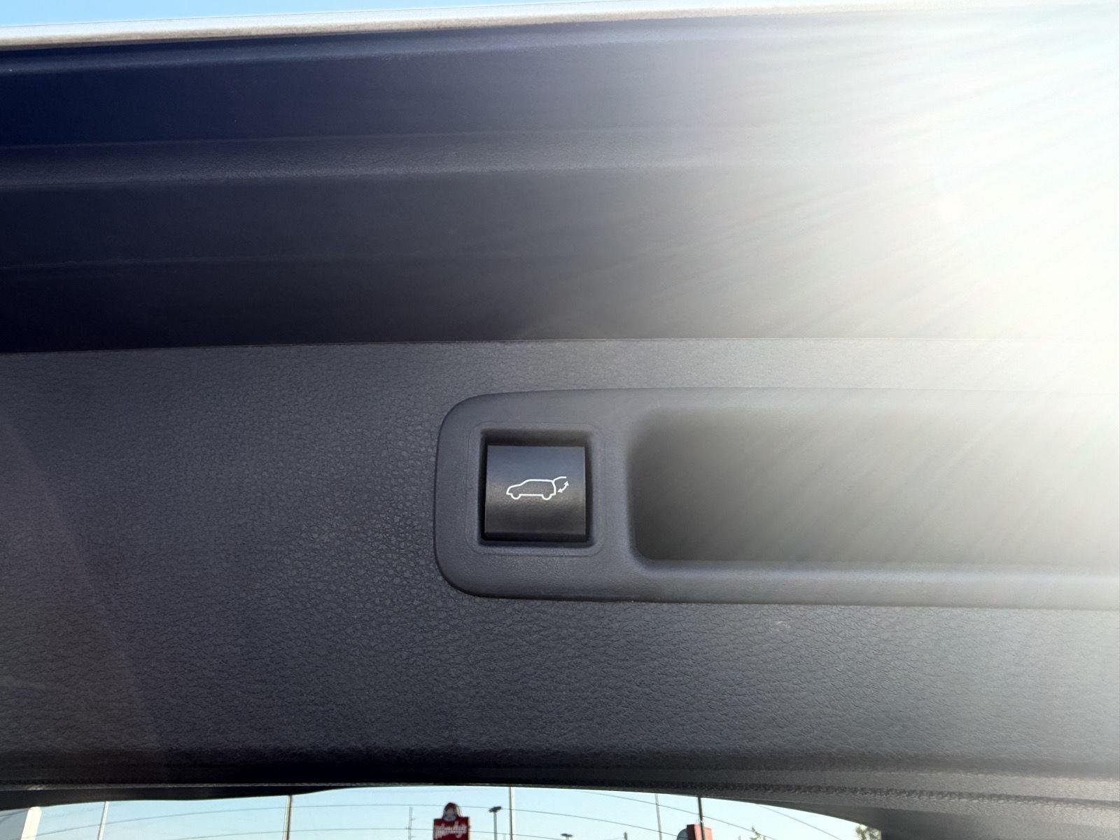 Used 2023 Wind Chill Pearl Toyota XLE image 23