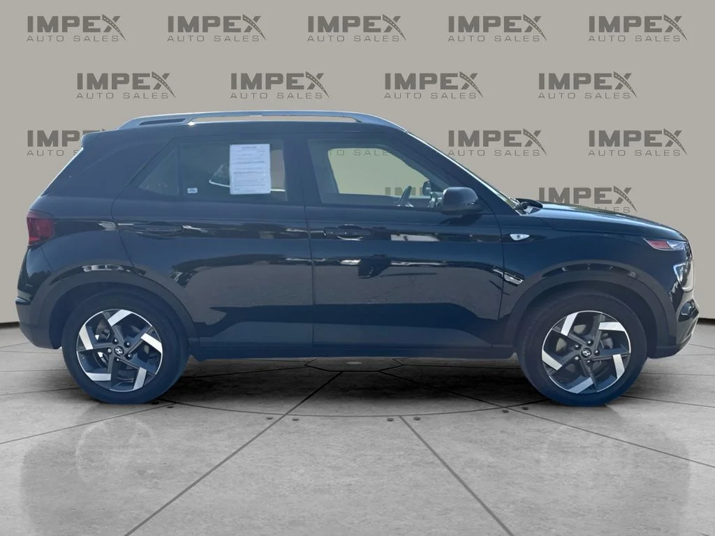 Used 2024 Black Hyundai SEL image 6