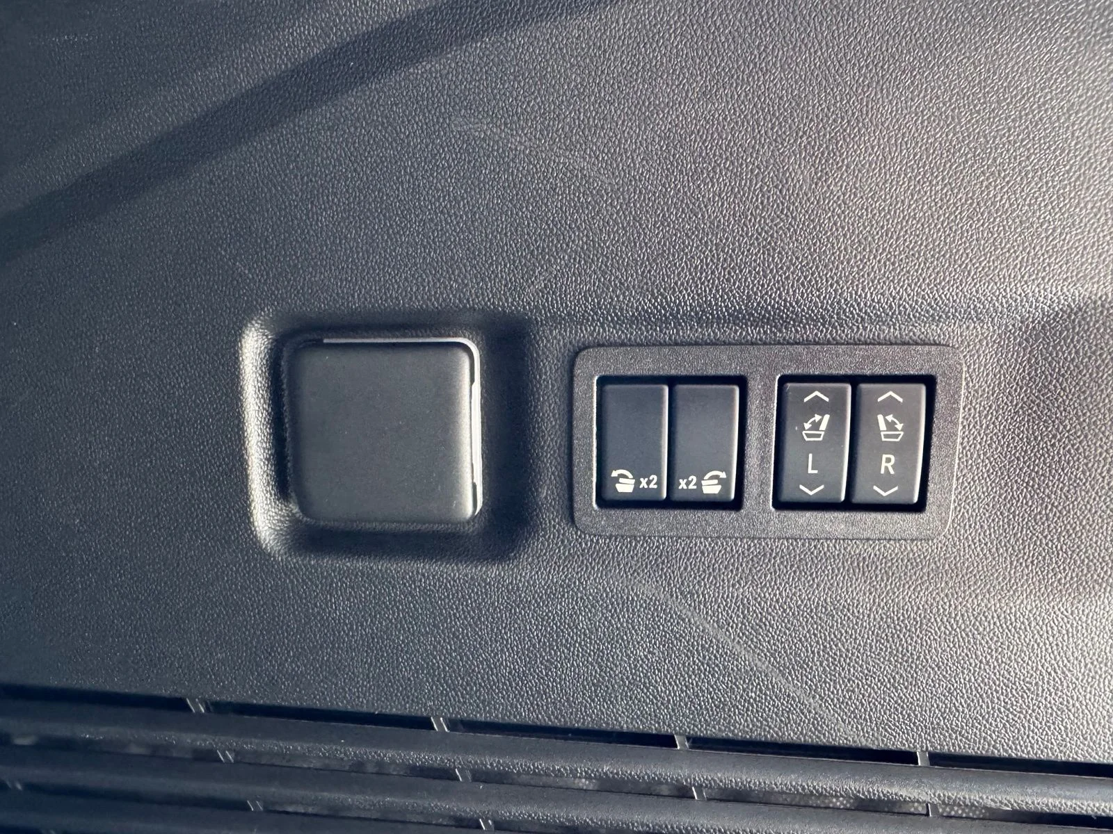Used 2025 Silver GMC Denali image 9