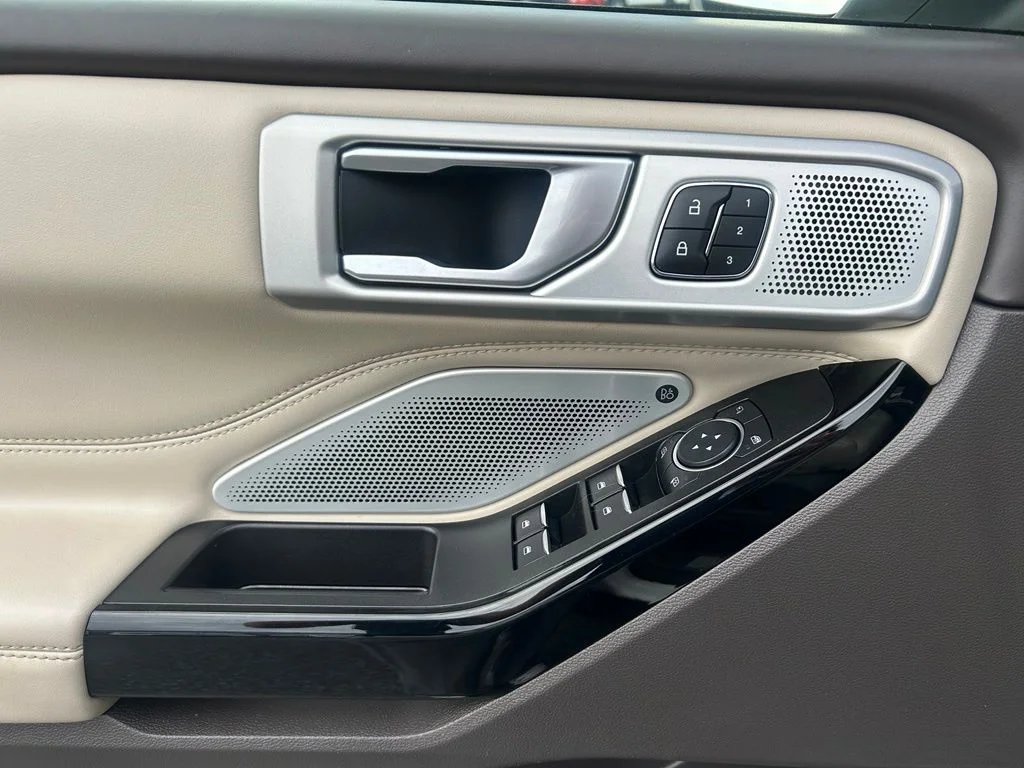 Used 2022 White Ford Platinum image 7