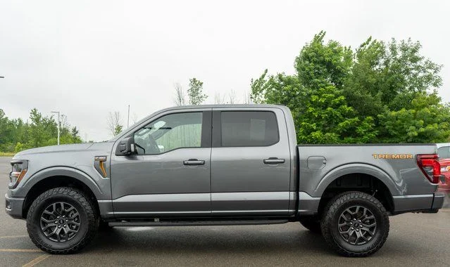 Used 2025 Gray Ford Tremor image 9