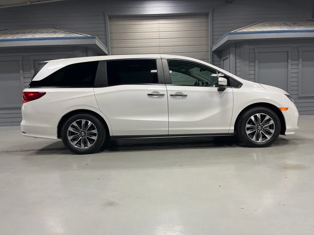 Certified Used 2024 Platinum White Pearl Honda EX-L image 8
