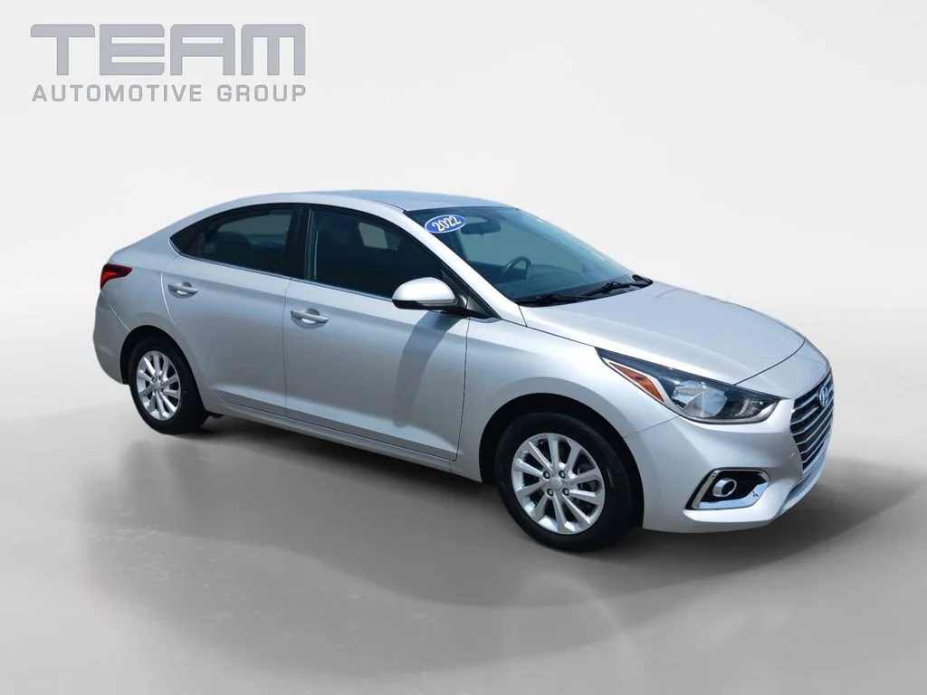 Used 2022 Silver Hyundai SEL image 1