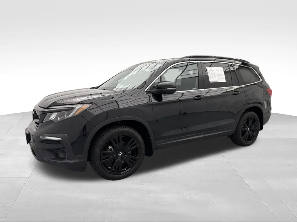 Certified Used 2022 Crystal Black Pearl Honda AWD SE image 4