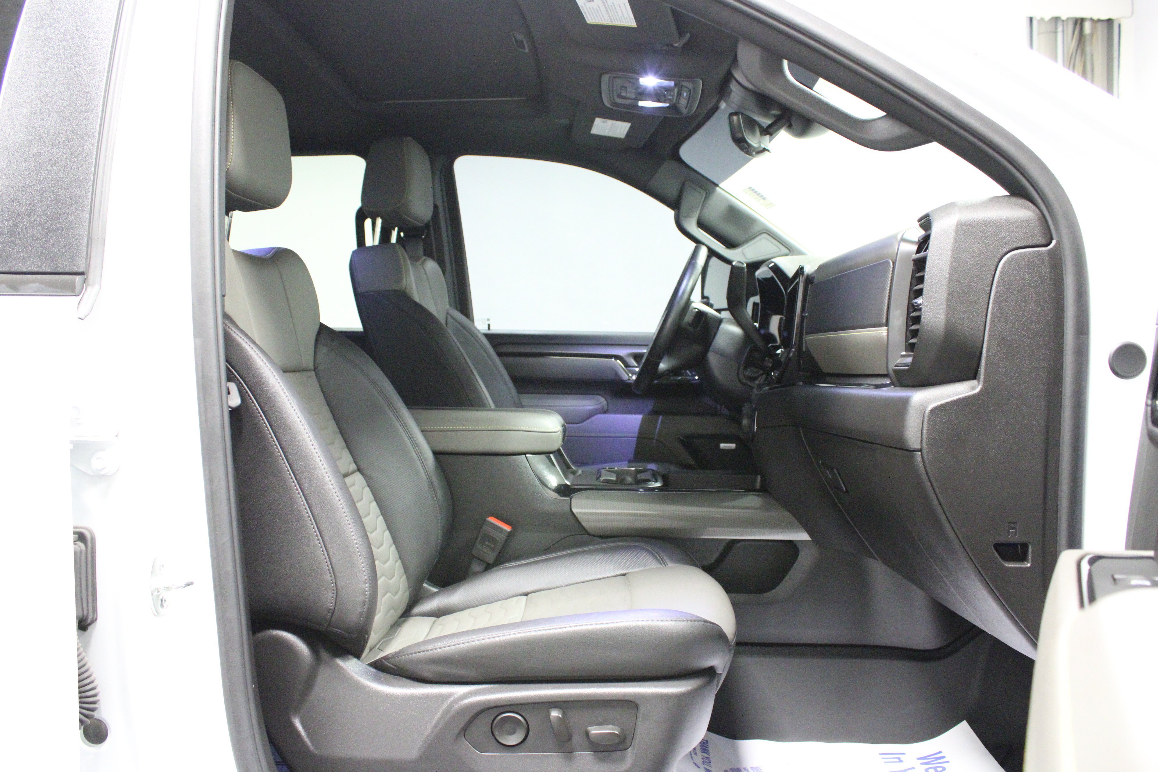 Used 2025 Summit White Chevrolet ZR2 image 18