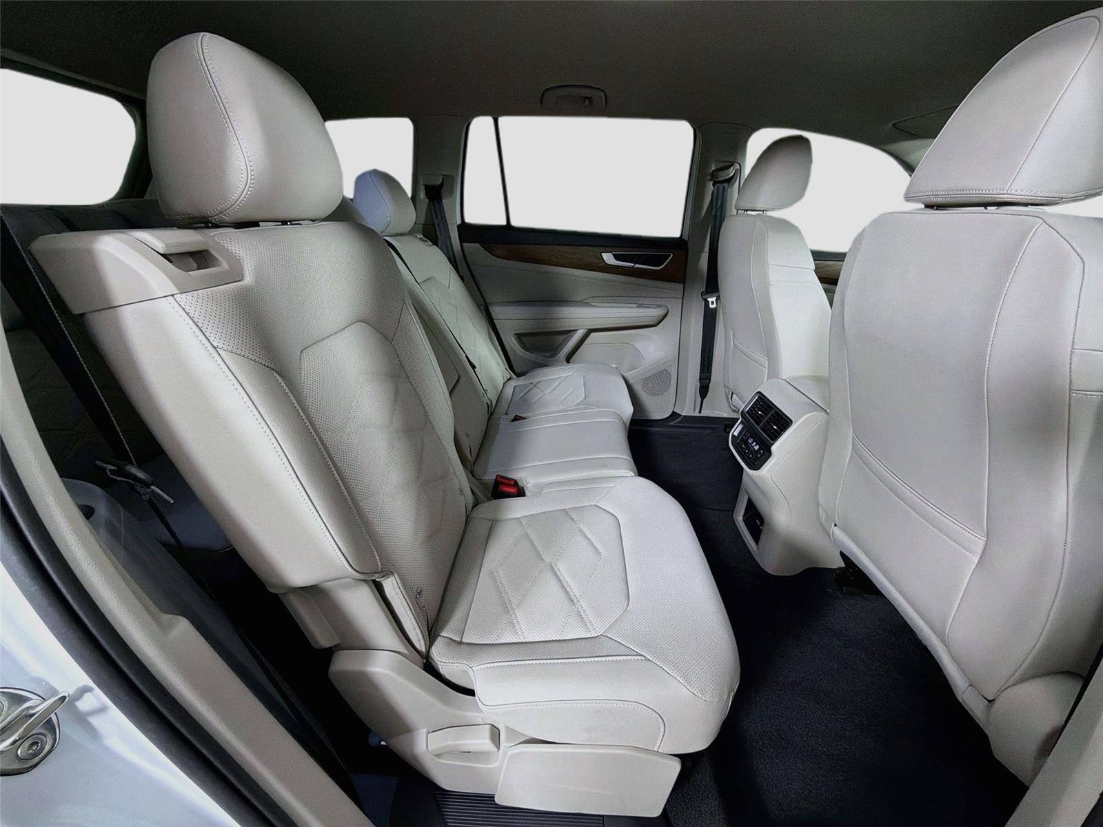 New 2026 Opal White Pearl Volkswagen 2.0T SE image 27