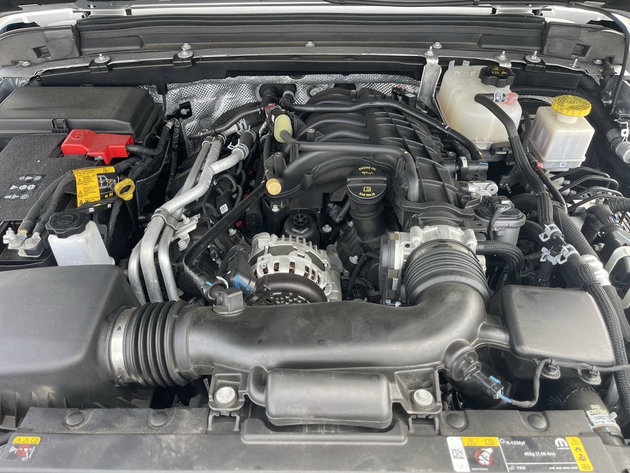 Used 2024 Silver Zynith Clearcoat Jeep Sport S image 30