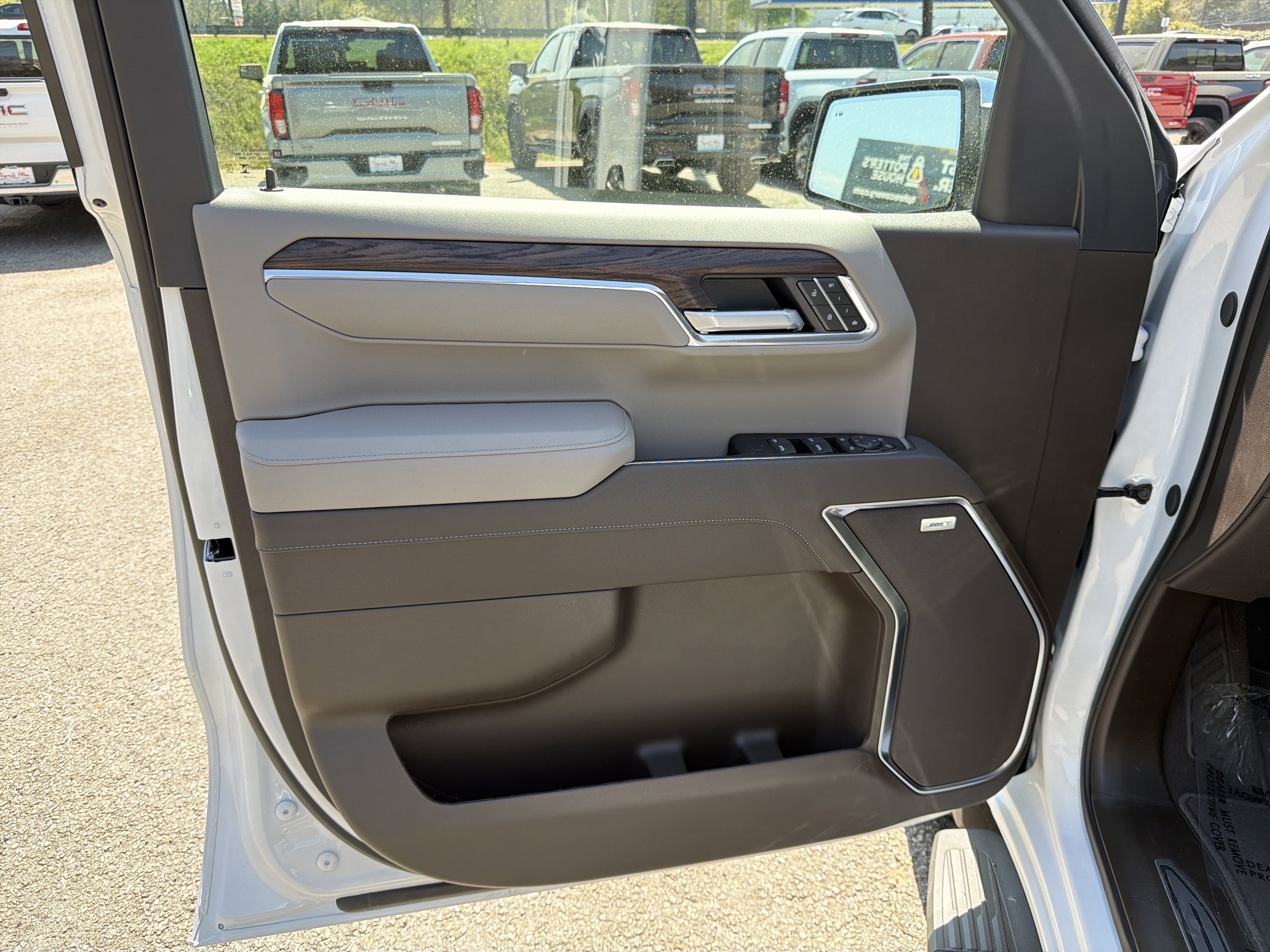 2026 GMC Sierra 1500 SLT - Photo 11