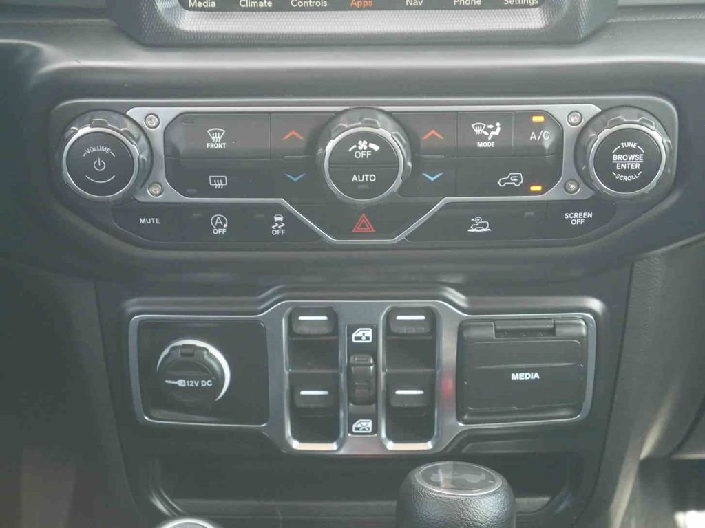Used 2023 Green Jeep Sahara image 8