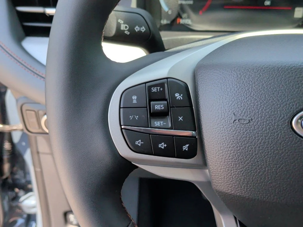 Used 2026 Vapor Blue Metallic Ford Active image 17