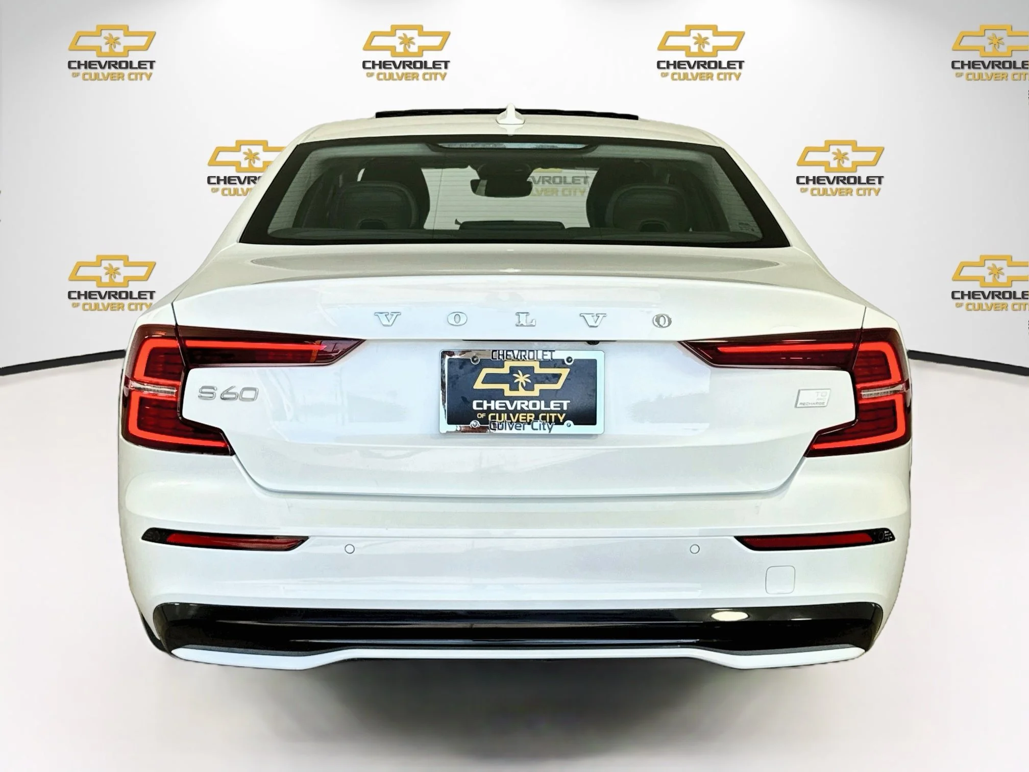 Used 2024 White Volvo Plus Dark Theme image 7