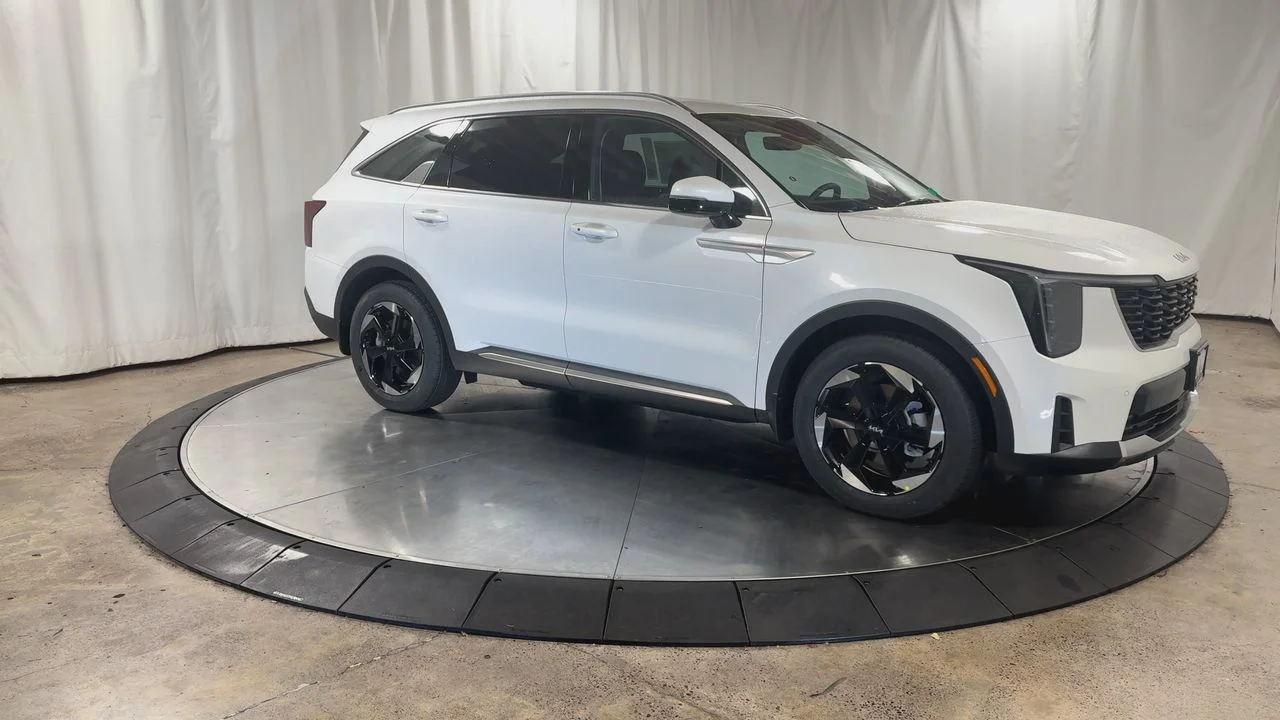 New 2026 Snow White Pearl Kia EX image 2
