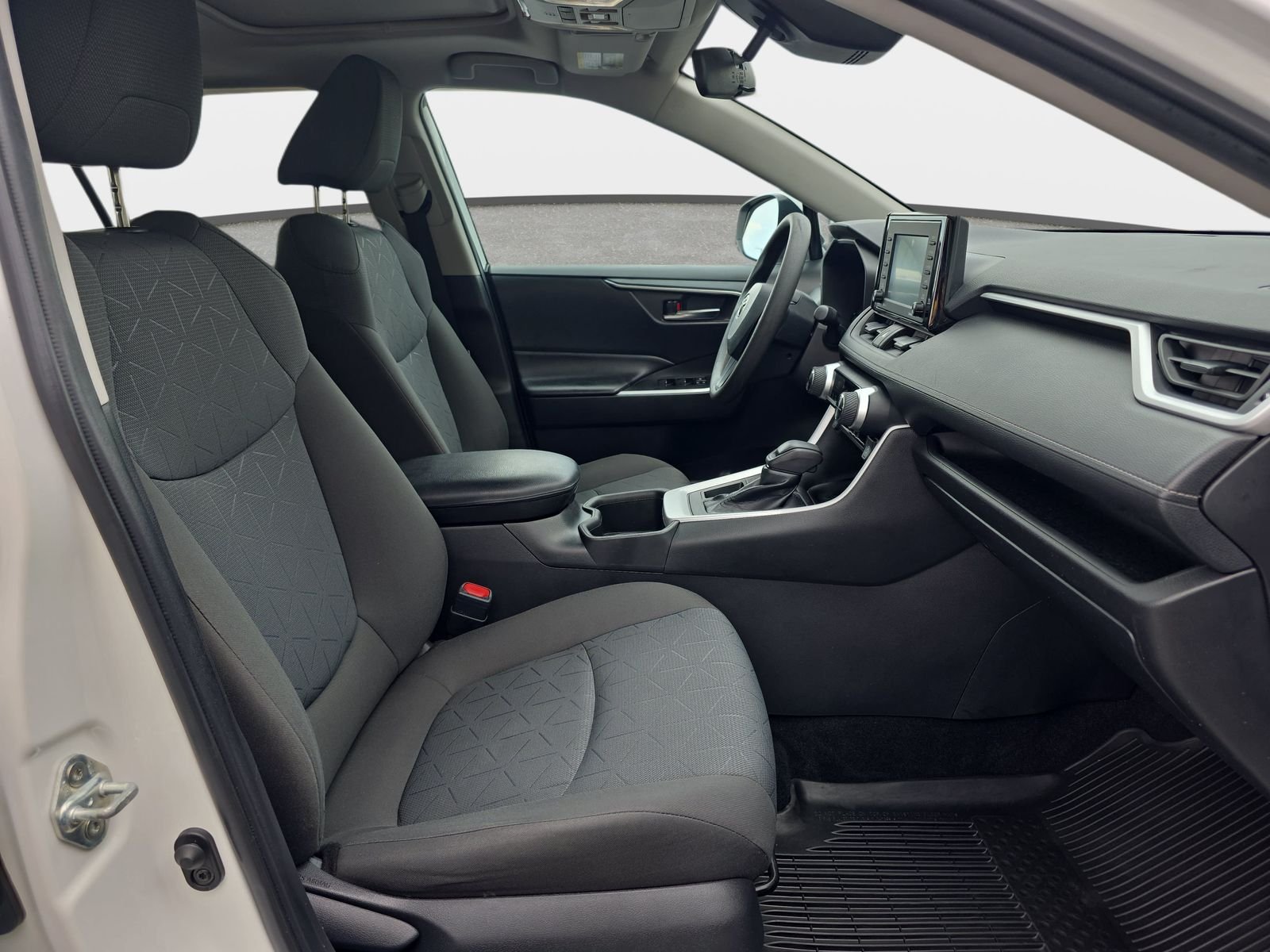 Used 2022 White Toyota XLE image 10