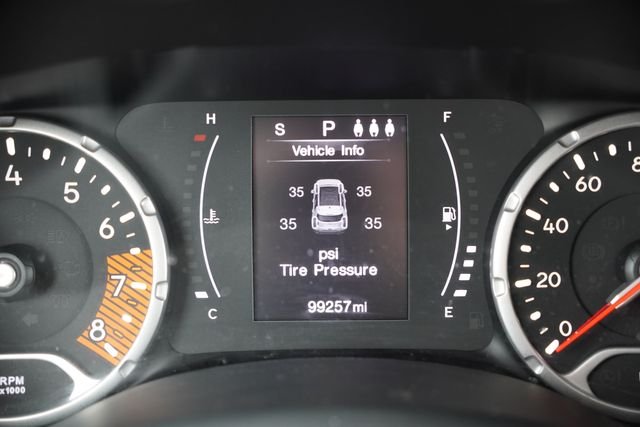 Used 2019 White Jeep Latitude image 7