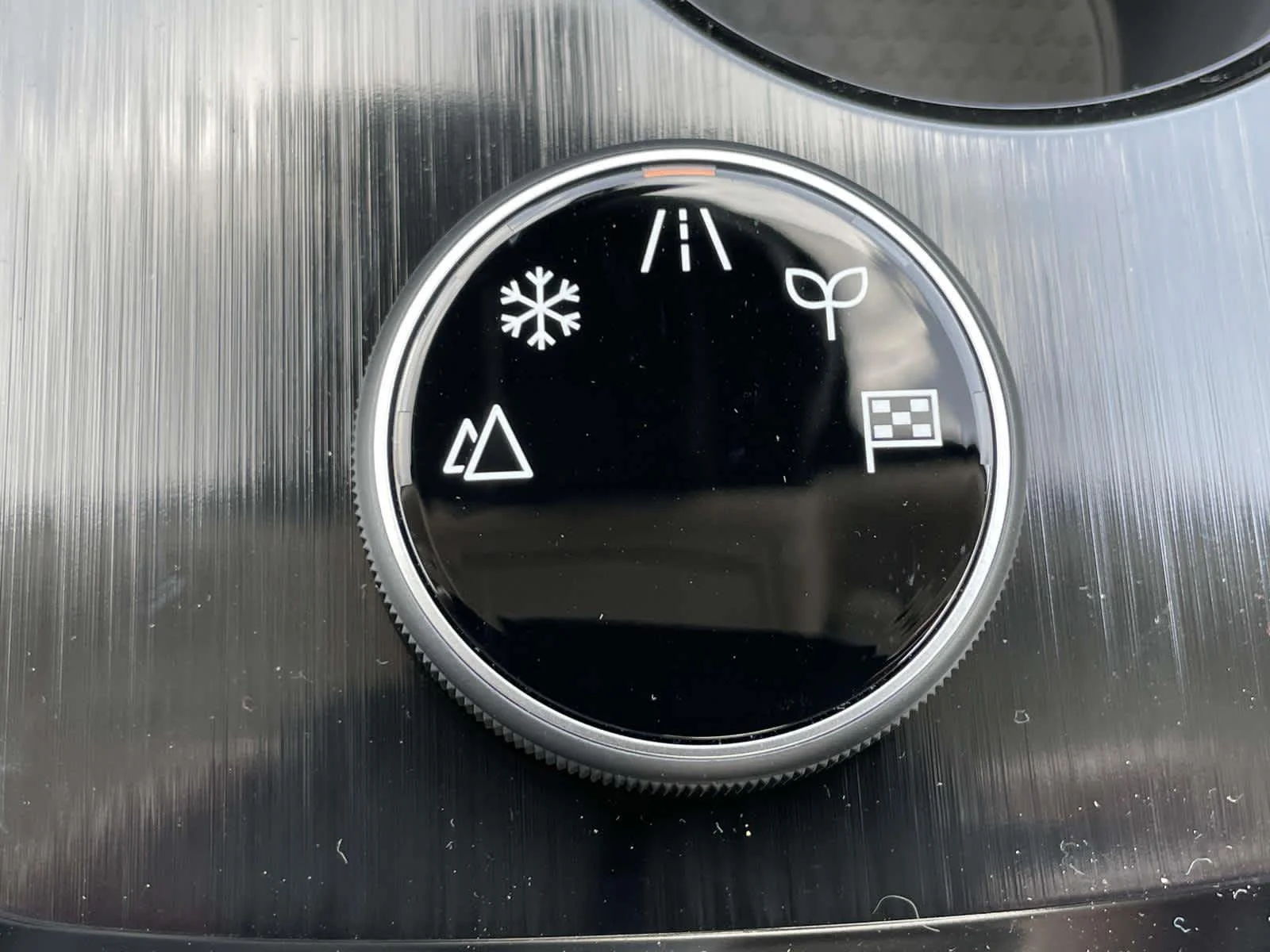 New 2026 Everest White Pearl Tricoat Nissan Dark Armor image 27