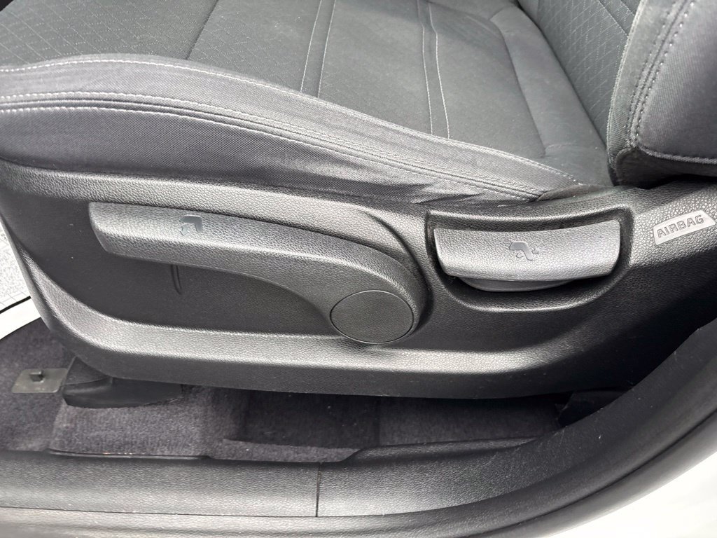 Used 2018 White Kia LX image 13