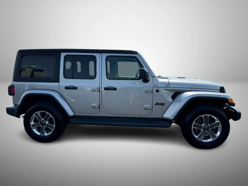 Used 2020 Silver Jeep Unlimited Sahara image 5