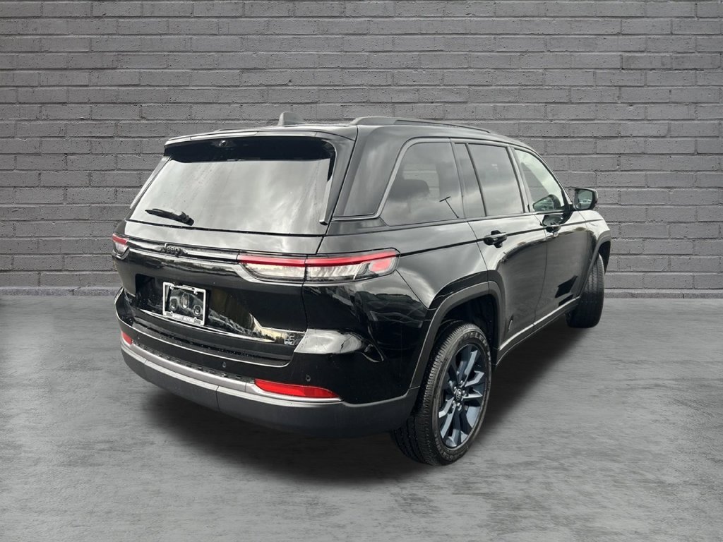 New 2026 Diamond Black Crystal Pearl-Coat Exterior Paint Jeep  image 8