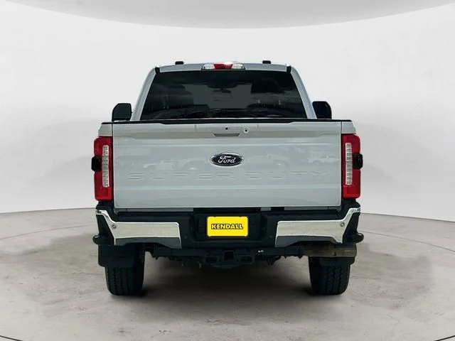 Certified Used 2025 Oxford White Ford Lariat image 4