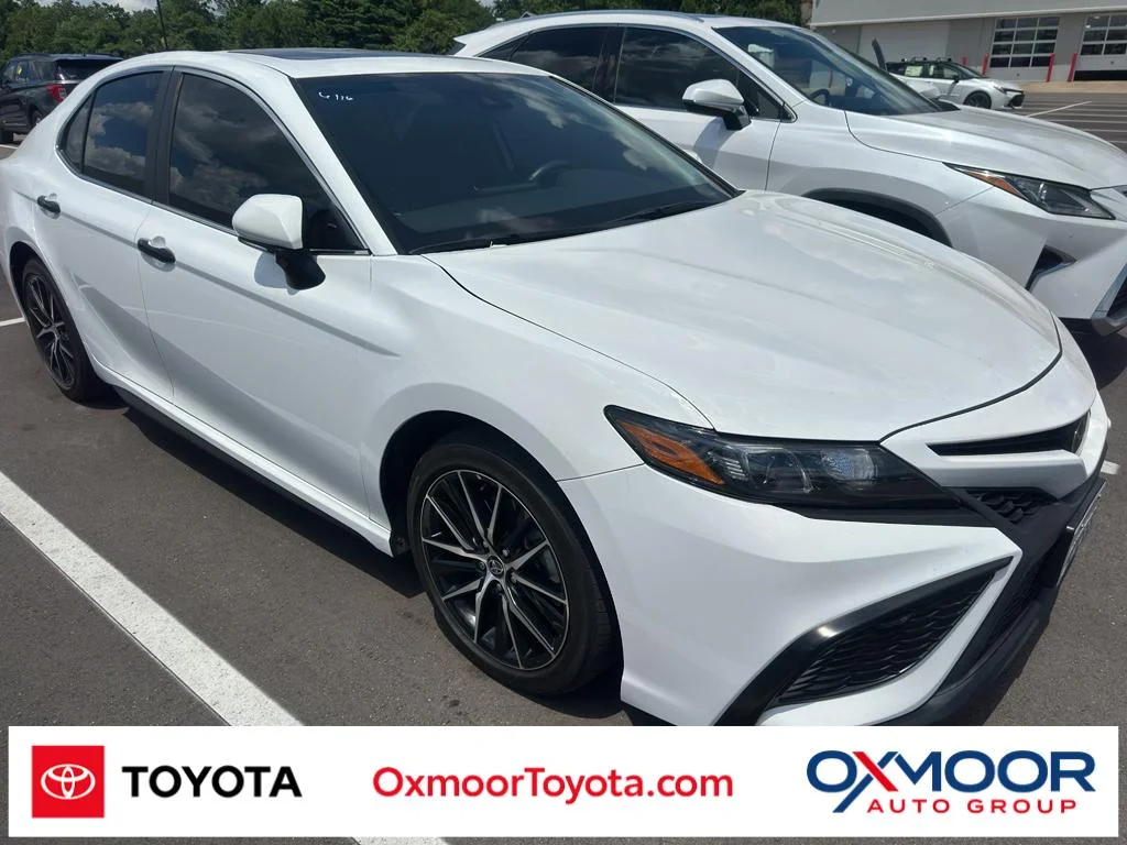 Used 2024 Ice Cap Toyota SE image 1