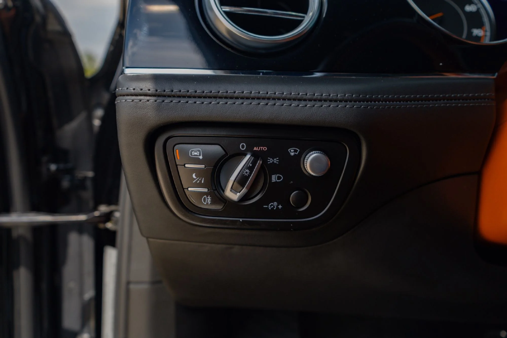 Used 2019 Black Bentley V8 image 23