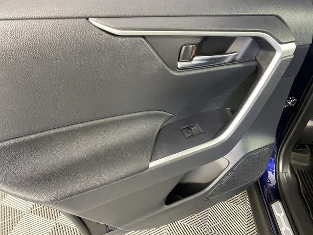 Used 2024 Blue Toyota XLE Premium image 28