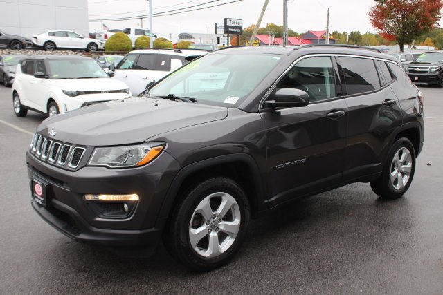 Used 2019 Gray Jeep Latitude image 2