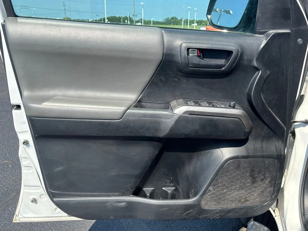 Used 2022 White Toyota SR5 image 6