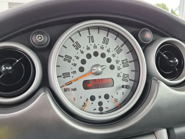Used 2004  MINI  image 23