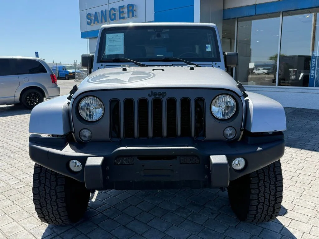 Used 2018 Silver Jeep Unlimited Sport image 3