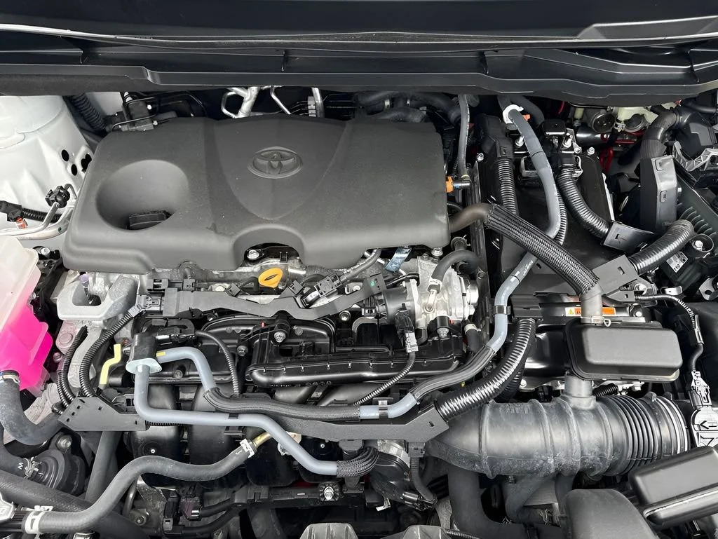 Used 2025 Ice Cap Toyota LE image 29
