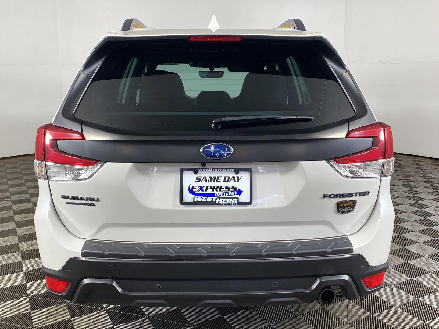 Used 2023 Crystal White Pearl Subaru Wilderness image 6