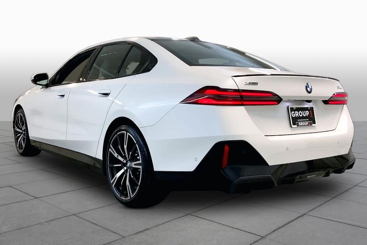 New 2027 Mineral White Metallic BMW 540i xDrive image 12