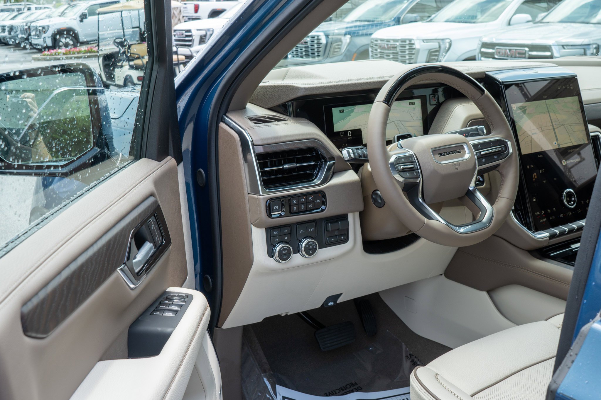2026 GMC Yukon XL Denali - Photo 12