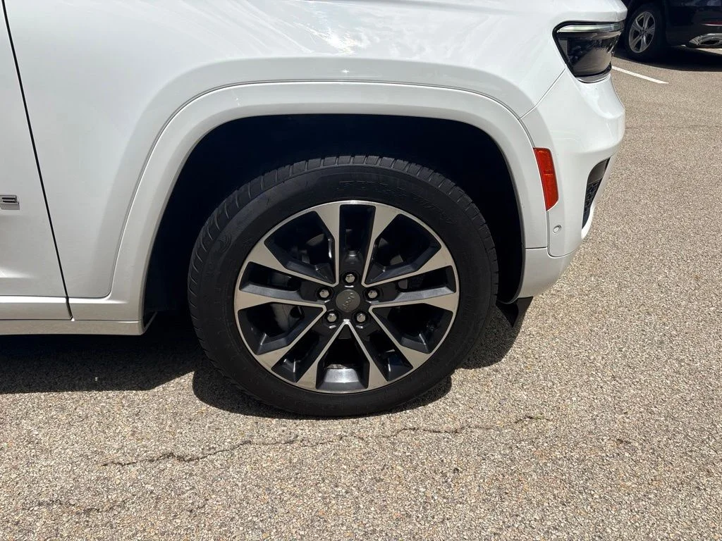 Used 2022 White Jeep Overland image 7
