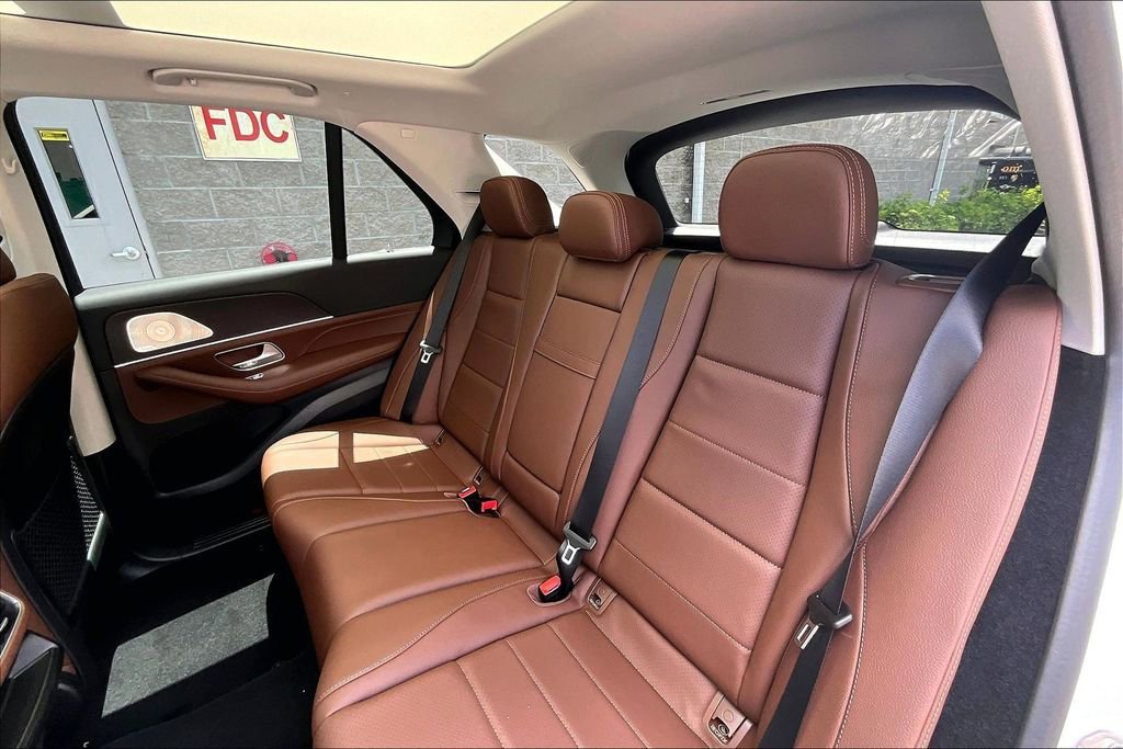 New 2026 MANUFAKTUR Moonlight White Metallic Mercedes-Benz GLE 350 image 24