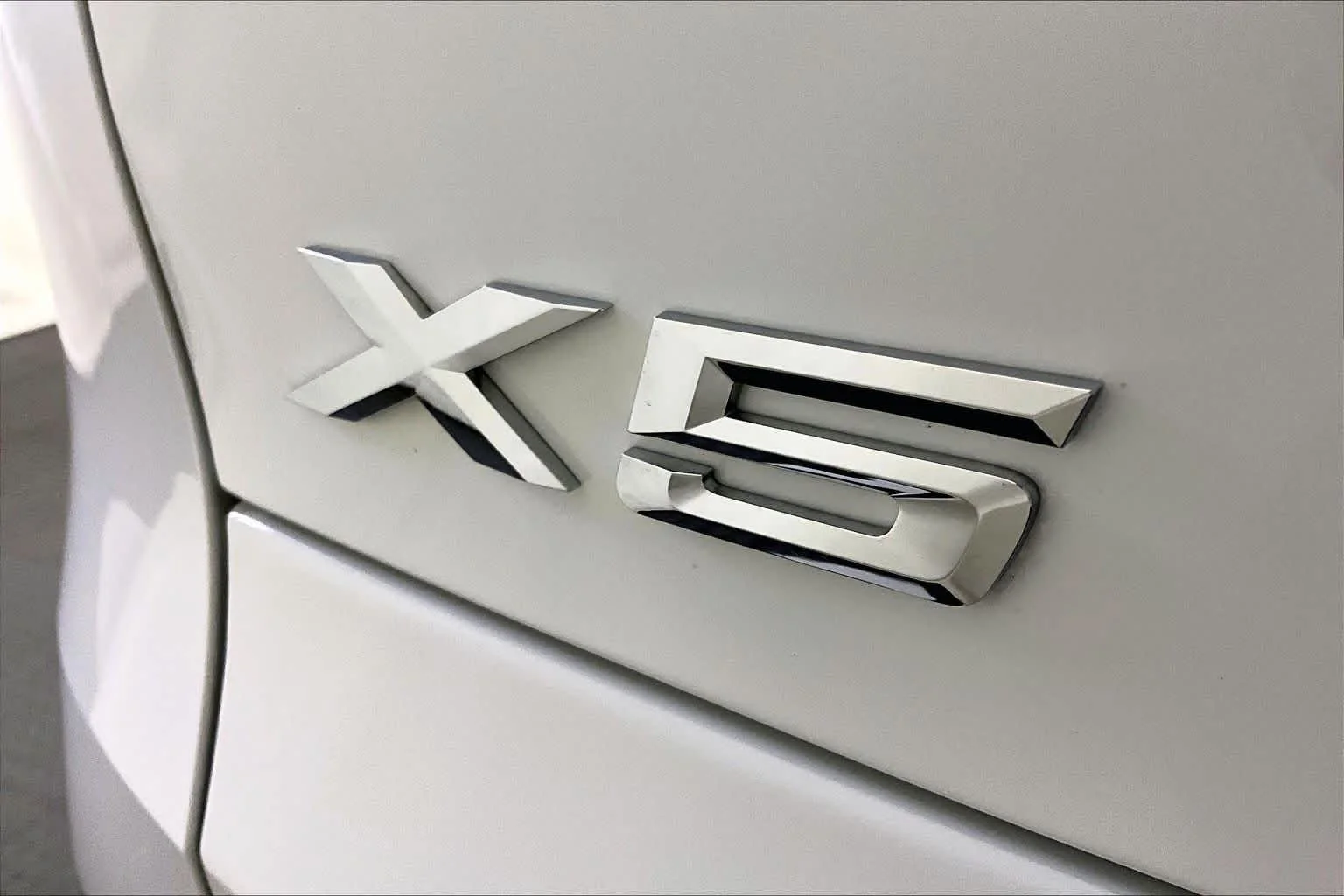 Certified Used 2024 Alpine White BMW xDrive40i image 9