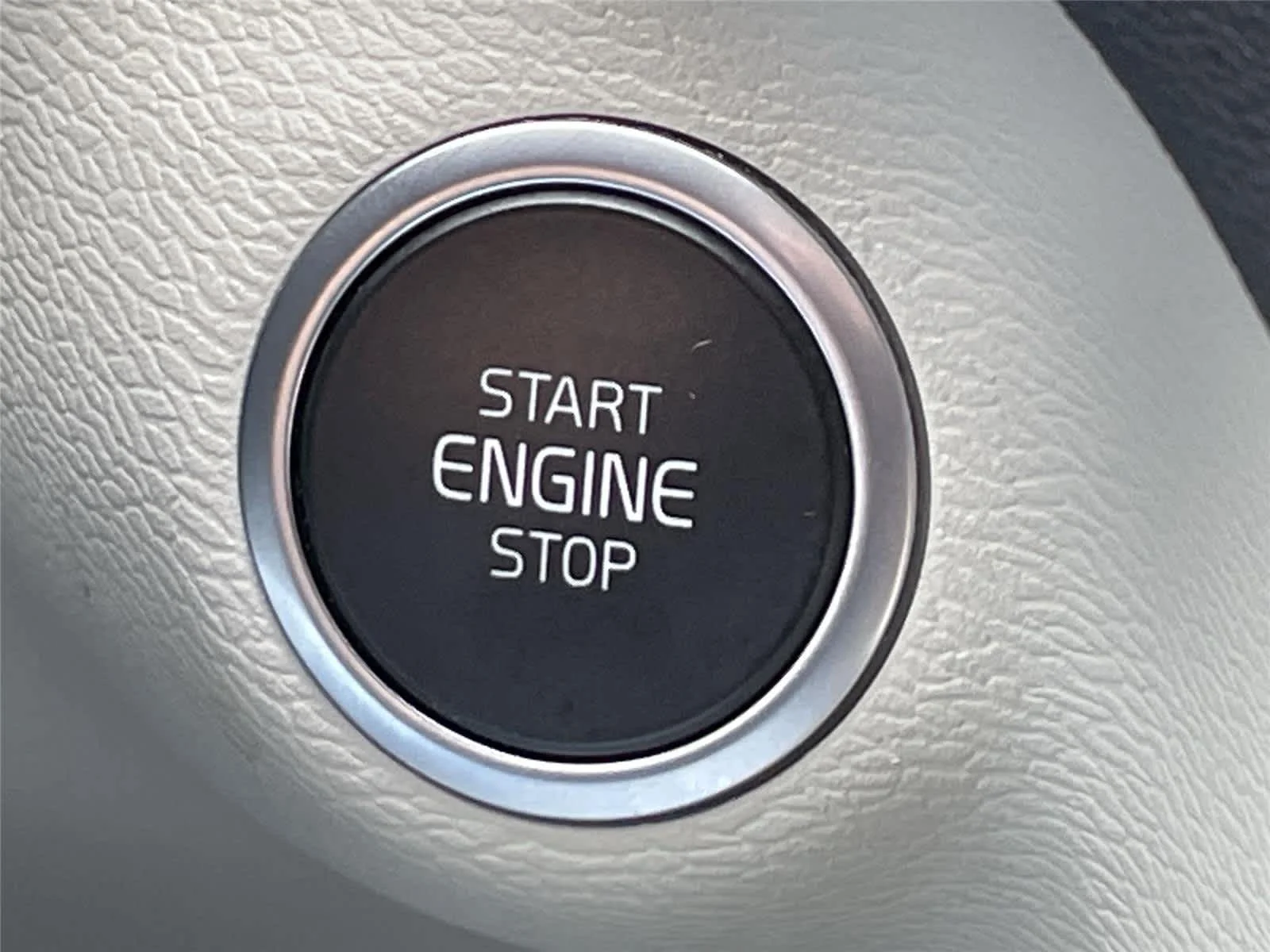 2023 Volvo XC40 Plus - Photo 32