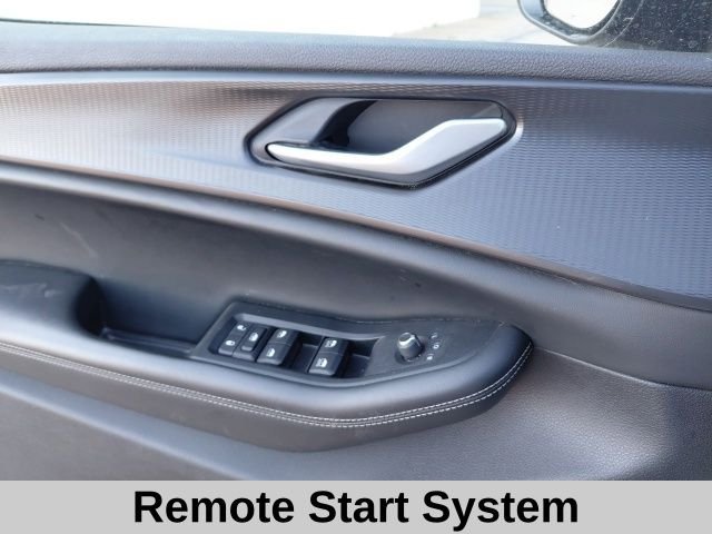 Used 2023 Red Jeep Altitude image 15
