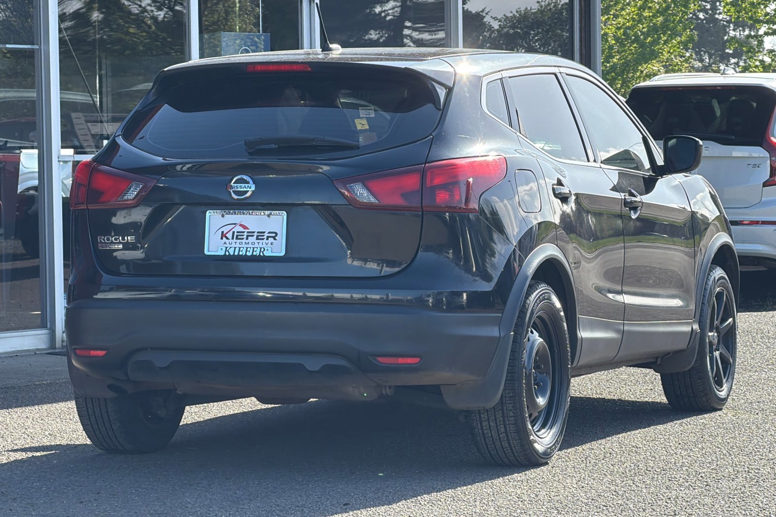 Used 2019 Magnetic Black Pearl Nissan S image 4