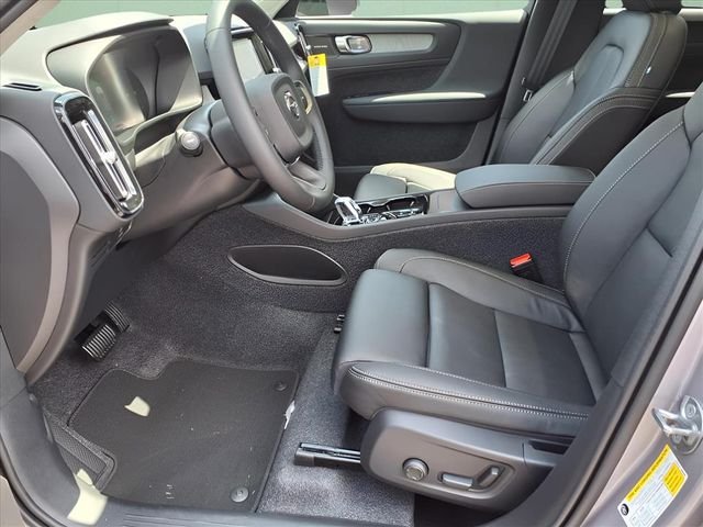 2026 Volvo XC40 Plus - Photo 11