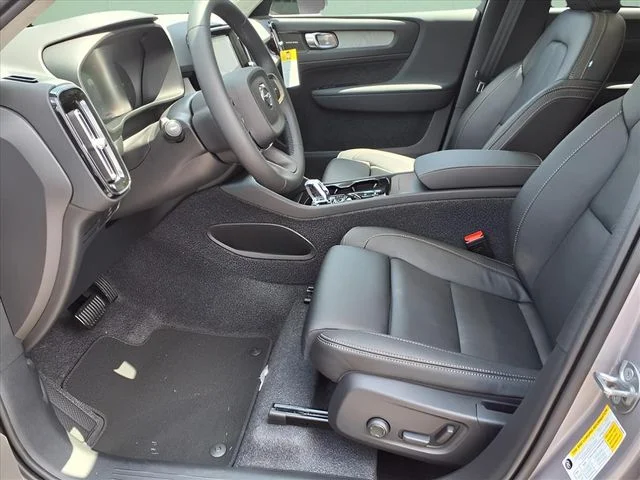 2026 Volvo XC40 Plus - Photo 11