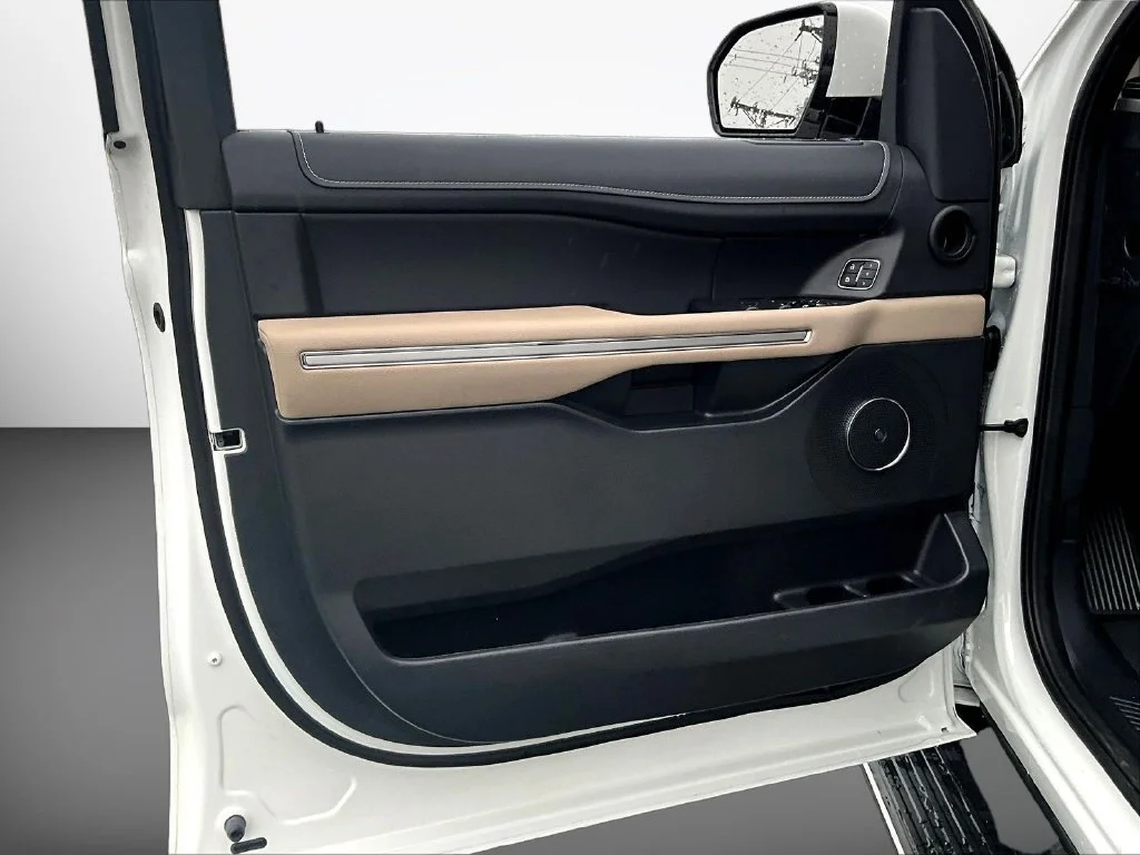 Used 2024 White Ford Limited image 21