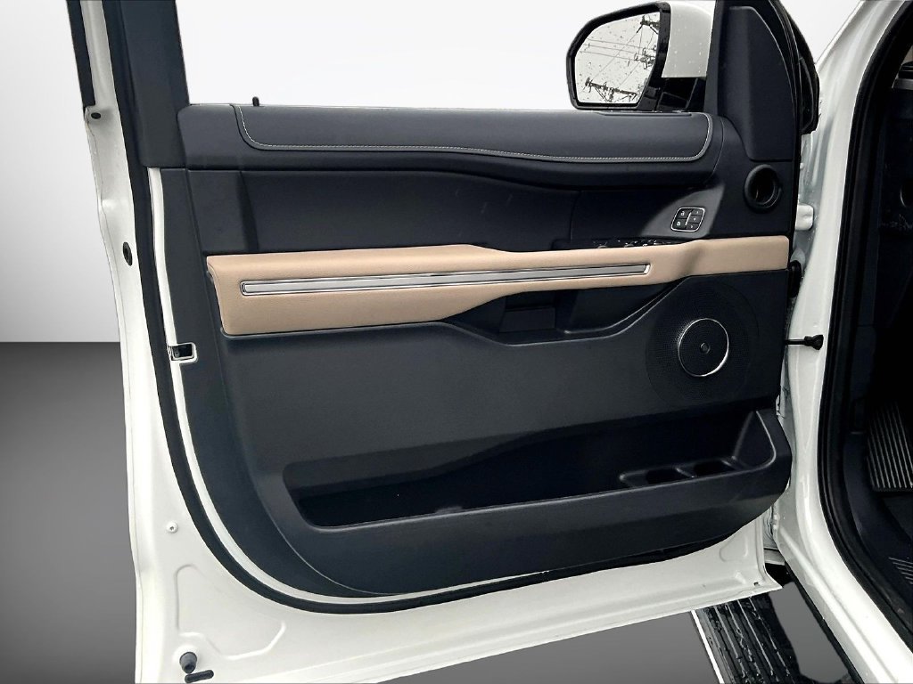 Used 2024 White Ford Limited image 21
