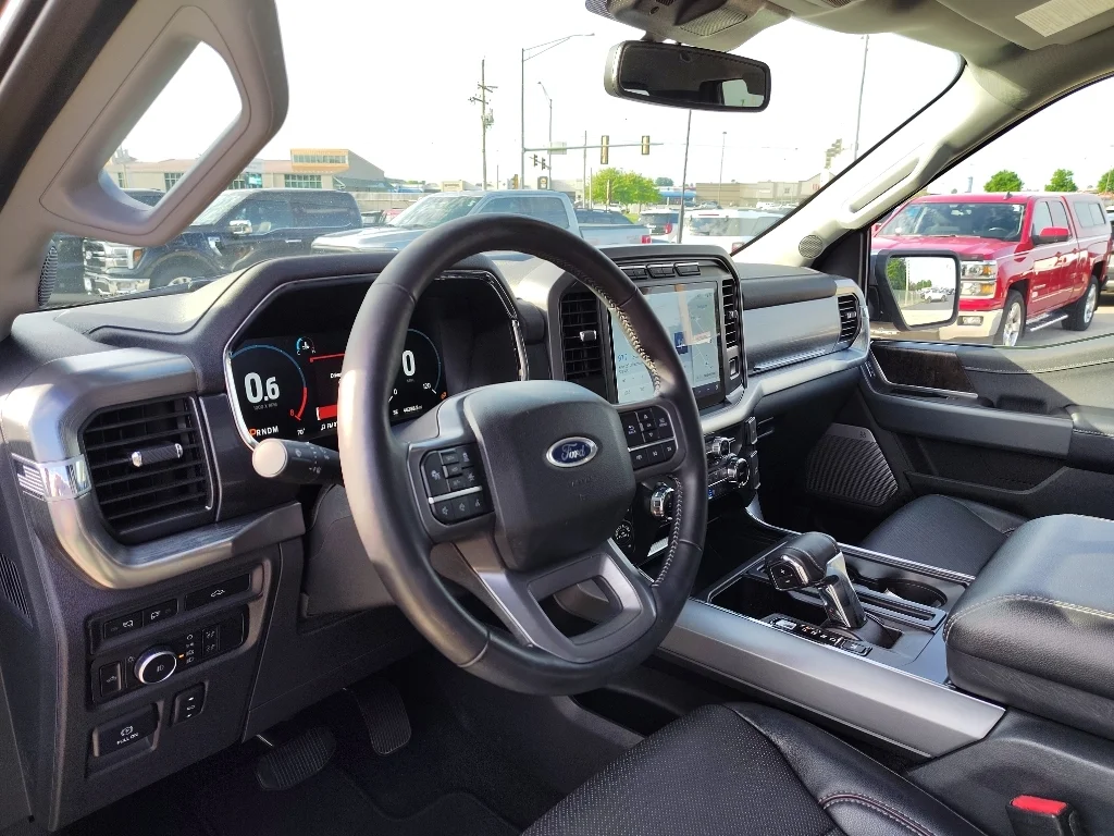 Used 2022 Agate Black Metallic Ford LARIAT image 24