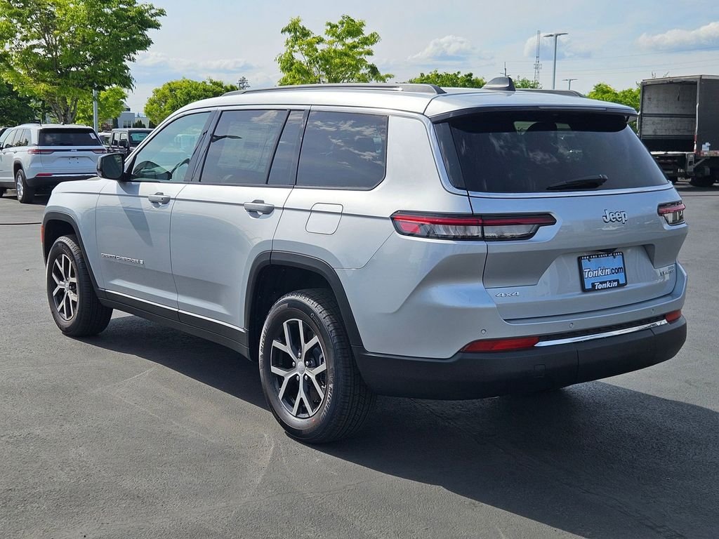 New 2025 Silver Zynith Exterior Paint Jeep Limited image 4