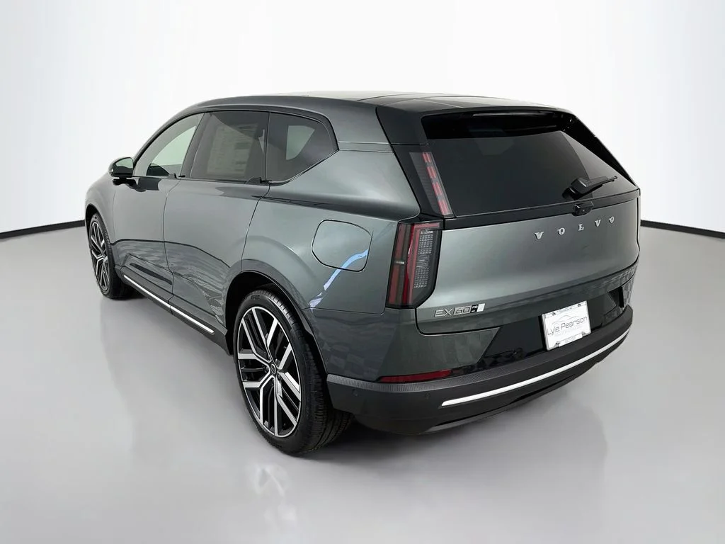 New 2027  Volvo  image 3