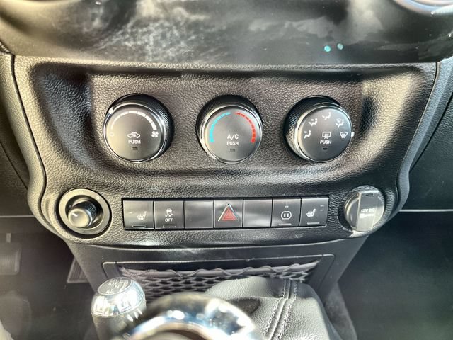 Used 2011 Silver Jeep Sahara image 18