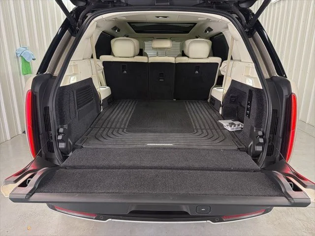 Used 2024 Batumi Gold Premium Metallic Land Rover Autobiography image 23